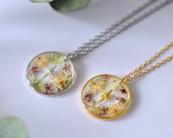 Real pressed flowers necklace, stainless steel,  minimalist and elegant jewelry for women, botanical resin jewelry