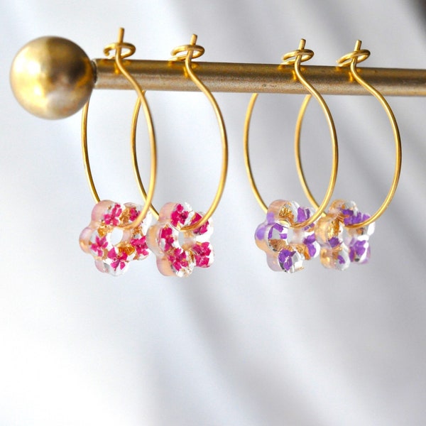 Petites créoles fleurs en acier inoxydable, boucles d'oreilles fleurs pressées, bijou minimaliste, idée cadeau pour femme et enfant,