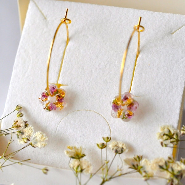 Créoles minis fleurs 20 mm dorées acier inoxydables, petites fleurs de bruyères roses, bijoux femme, idée cadeau maman, bijoux printaniers
