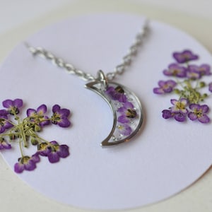 Unique Crescent Moon Pendant Women's Necklace Stainless Steel with Real Dried Flowers Preserved in Resin Minimalist Jewelry Gift for Her Argent