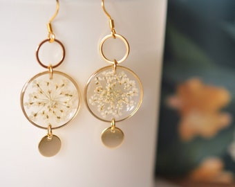 Pendientes de flores blancas para mujer, flores de zanahoria blanca, joyas doradas, joyas de mujer, flores prensadas, idea de regalo