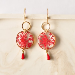 Boucles d'oreilles de vraies fleurs rouges, Bijou en résine et fleurs séchées, cadeau pour femme, anniversaire, Bijou mariage, bijoux femme image 2