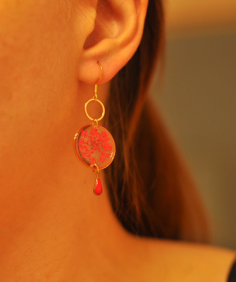 Boucles d'oreilles de vraies fleurs rouges, Bijou en résine et fleurs séchées, cadeau pour femme, anniversaire, Bijou mariage, bijoux femme image 6