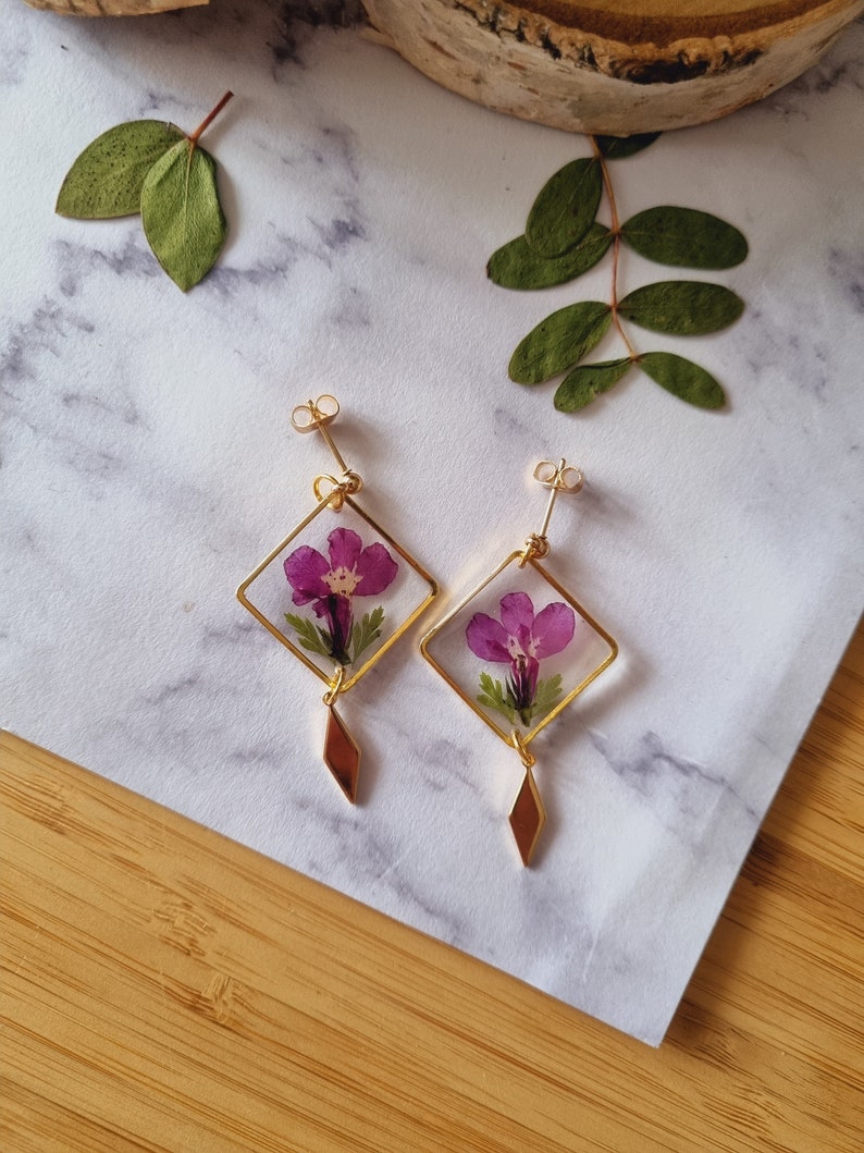 Gold earrings handmade. flower jewelry natural minimalist resin jewelry dried red fern