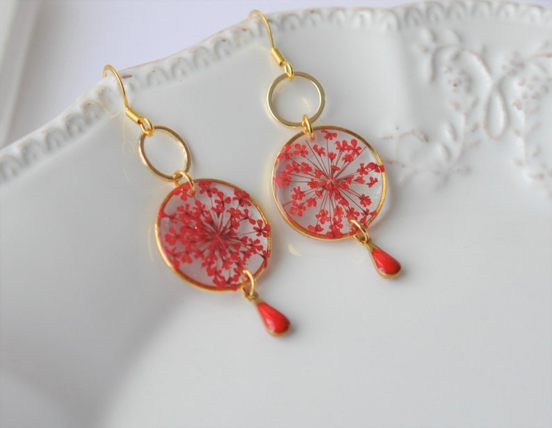 Boucles d'oreilles de vraies fleurs rouges, Bijou en résine et fleurs séchées, cadeau pour femme, anniversaire, Bijou mariage, bijoux femme image 4