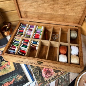 Casket for needlework + 32 thread bobbins wooden embroidery