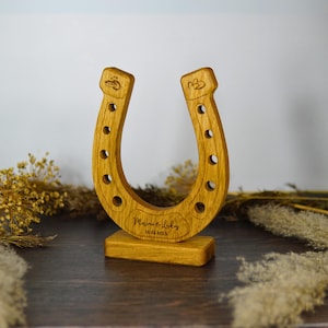 Herradura de madera personalizada – Regalo de San Valentín – Muestra de amor grabada – Amuleto de la suerte de madera de roble