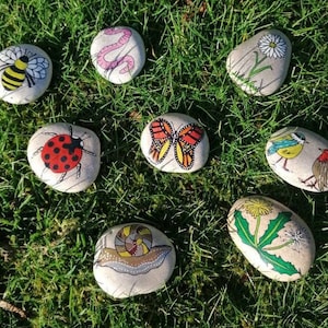 Garden Hunt - Garden Scavenger Hunt - Garden Hunt Game - Outdoor Play - Garden Stones - Sensory Play - Teaching Tool - Plastic Free Play