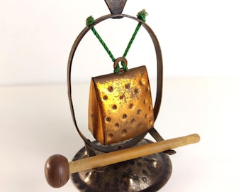 Campanello da tavolo vintage con gong e mazza, finitura in rame rustico, 6,5"