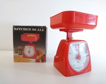 Balance de cuisine rouge vintage en grammes jusqu'à 5 kg - ère spatiale des années 1970