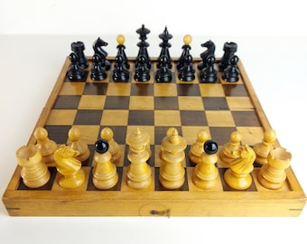 Scacchiera antica in legno da caffè viennese, anni '30 circa - misura media