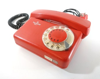 Téléphone vintage à cadran rotatif Téléphone rouge Telkom RWT Pologne des années 1970