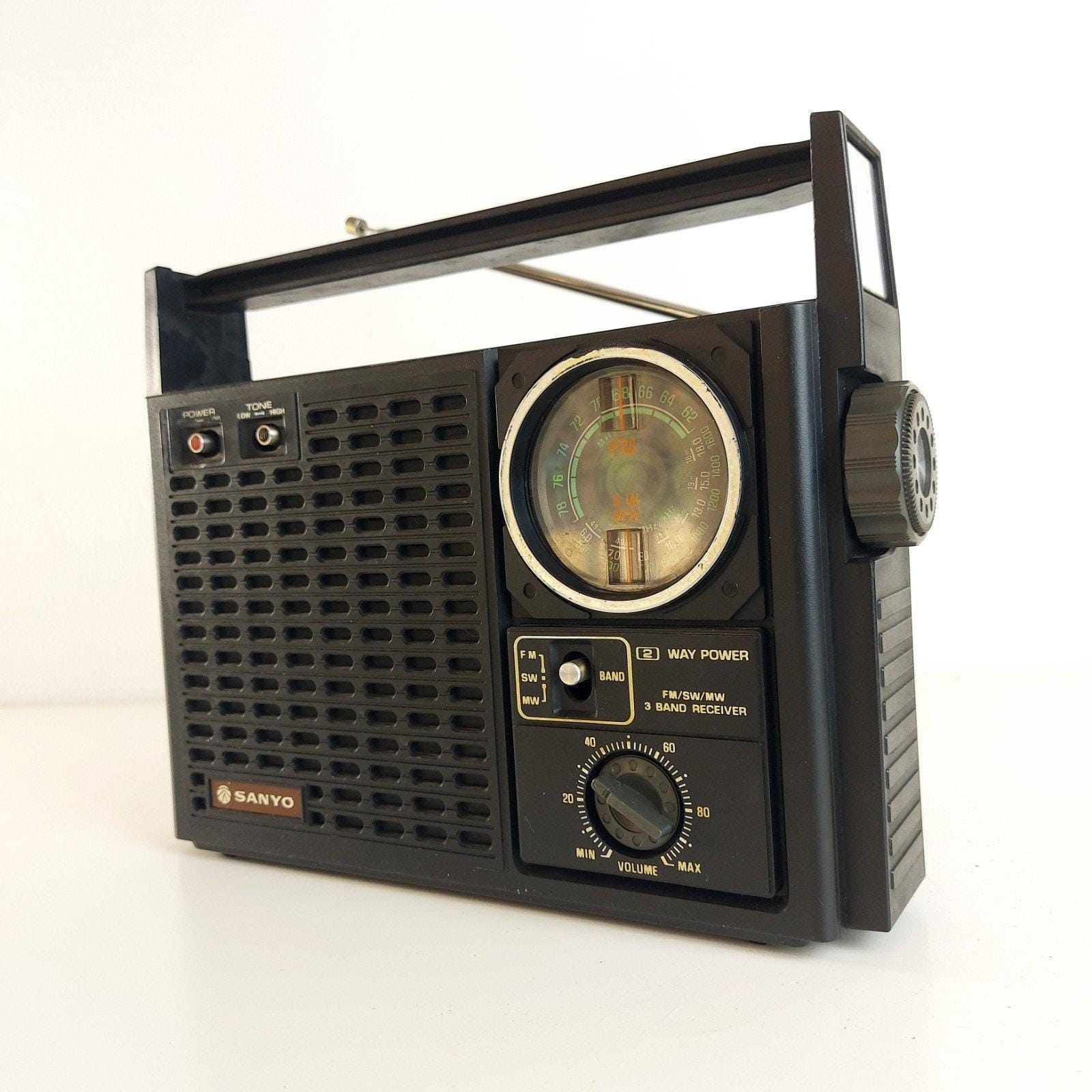 SANYO RP 7331 Portable Transistors Radio, Military Design, Made in
