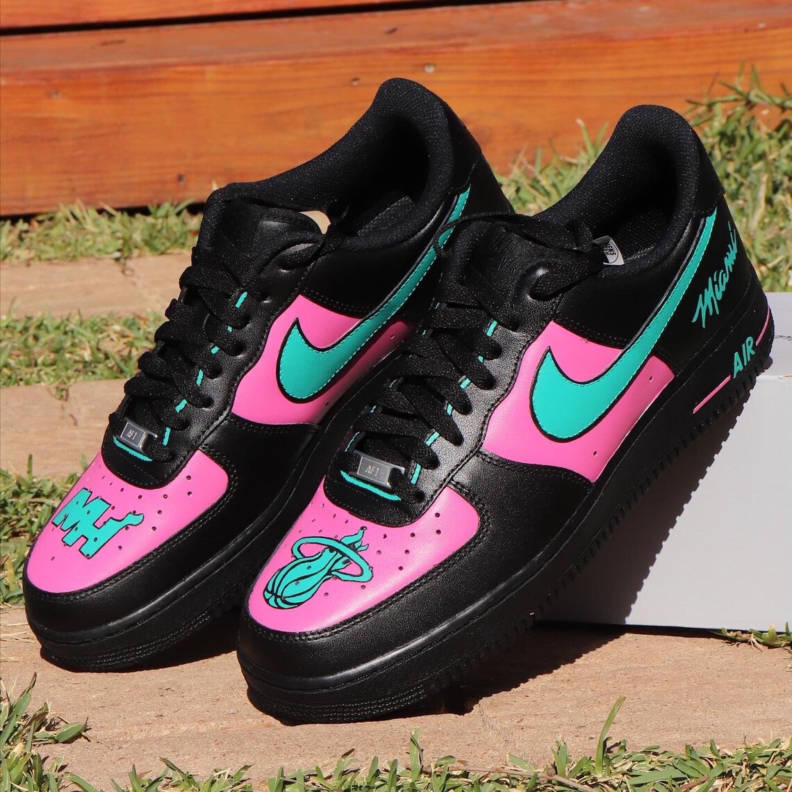 air max plus wolf grey on feet