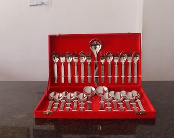 Poliertes Edelstahlbesteck, Silberbesteck, Housewarminggeschenk
