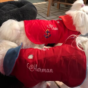 Cappotto per cani custom fit con ricamo