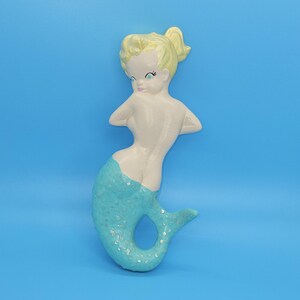 Vintage Mermaid Wall Plaque – Freeman-McFarlin Style – 1950s–60s Pin-Up Inspired Blonde Mermaid with Aqua Tail - Nautical Bathroom Decor