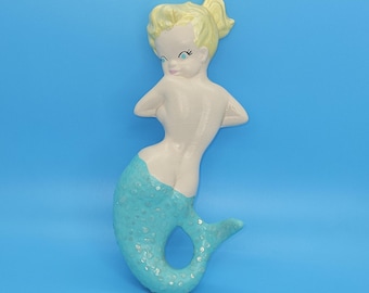 Vintage Mermaid Wall Plaque – 1950s Pin-Up Style Nautical Decor