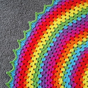 Round Crochet Blanket PDF // Granny stitch // bonus video tutorial // digital download // Crochet with Clare