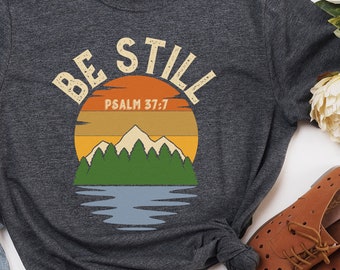 Be Still Tシャツ、Be Still Tシャツ、クリスチャンシャツ、クリスチャン服、マウンテンシャツ、サンセット、Tシャツ、詩篇シャツ。宗教シャツ