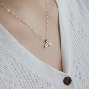 Whale tail pendant necklace |  Fish tail pendant | Mermaid tail Necklace | 14k Gold Filled | Crystal Necklace | Gift for her | Pearls