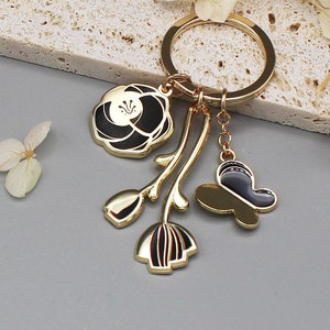 Flower Enamel Keychain (Black): Minimalist Garden Bag Charm
