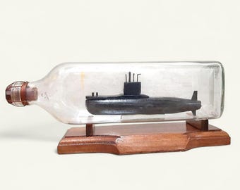 Miniatur-U-Boot in der Flasche: Einzigartiges handgefertigtes indonesisches Handwerk