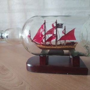 Queen Anne&#39;s Revenge Ship in a Bottle: Miniature Pirate Ship