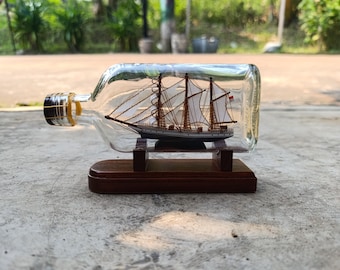 EDUCIRO 海賊船 ボトル入り LEDライト付き 組み立ておもちゃ 男の子 女の子 (924ピース) 子供と大人のための誕生日プレゼントのおもちゃ 8歳以上 ホーム並行輸入 海賊船モデルキット緑のLED照明付き