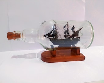 ボトルに入った黒真珠船：手作り木製模型（12x24x9 cm） - Etsy 日本