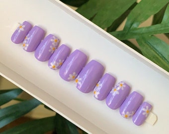 Purple Daisy Press On Nails | Spring Nails