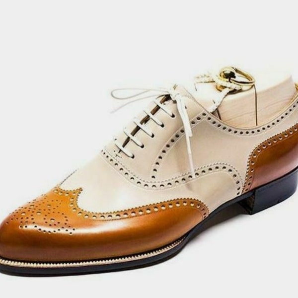 Handgefertigter zweifarbiger Oxford-Brogue-Schuh aus hellbraunem und cremefarbenem Leder, formeller Herrenschuh, stilvoller Party-Wear-Schuh, Business-Schuh