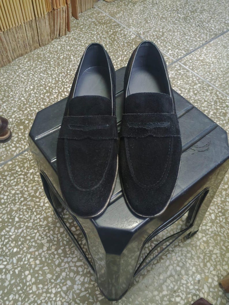 Handgemaakte zwarte suède penny loaferschoenen, handgemaakte leren instappers voor heren, klassiek casual en stijlvol schoeisel afbeelding 3