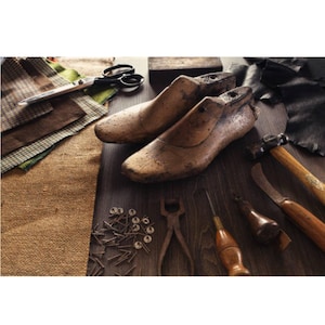 Handmade Men's Wingtip Oxford Shoes in Green Leather - Luxury Bespoke Footwear image 5