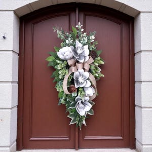 Christmas Magnolia Teardrop Swag: Rustic Farmhouse Holiday Door Decor