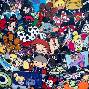 25 New Disney Trading Pins Lot Bundle Guaranteed Tradable WDW Disneyland Hidden Mickey Aristocats Rapunzel Toy Story Belle Marie Villains