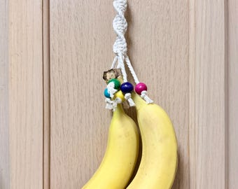 Cintre banane en macramé coloré