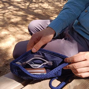 Bolso de mano de crochet para hombre, bolso minimalista para hombre, bolso de punto para hombre.