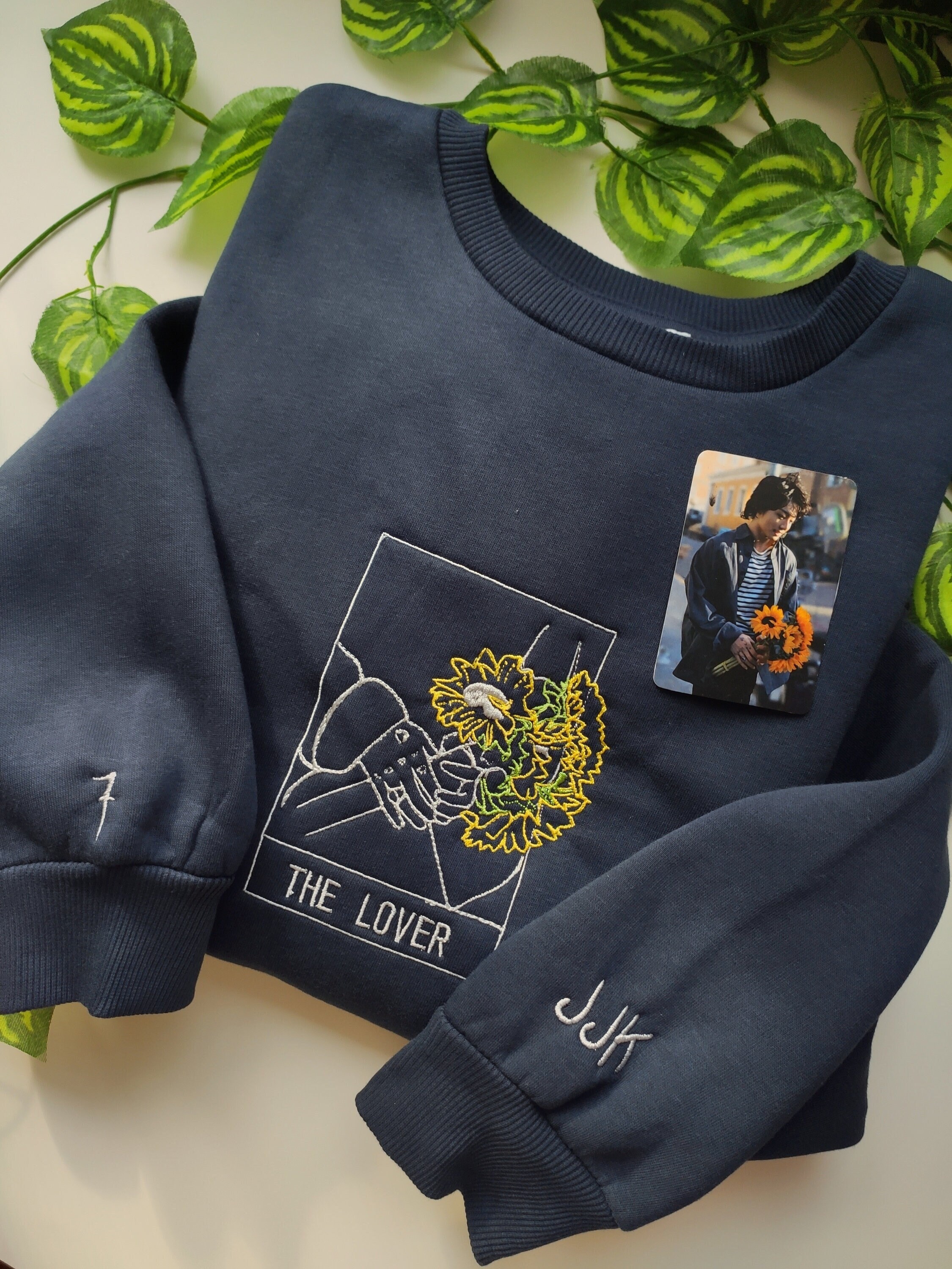 ★BTS着用BRAND★1993STUDIO★STUDIO EMBROIDERED SWEATSHIRT 🧵 Cozy up in our embroidered sweatshirt — soft, stylish