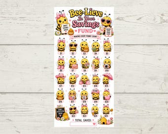 Könnte beinhalten: Ein rechteckiges Spar-Tracker-Blatt mit dem Text Bee-Lieve In Your Savings FUND und Making Every Penny Count. Das Design enthält fünfundzwanzig illustrierte gelb-schwarze Bienen mit verschiedenen Accessoires, die jeweils mit Geldbeträgen von $1 bis $25 beschriftet sind.