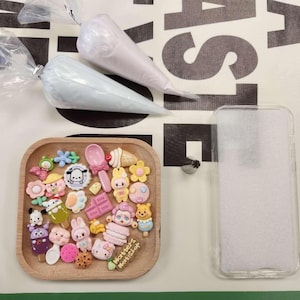 Joli kit de bricolage Decoden avec breloques et matériau, kit de décoration pour décoration de fête