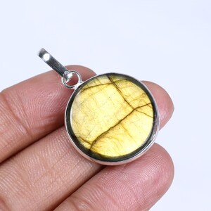 Hochwertiger Labradorit-Kristallschmuck, natürlicher Labradorit-Silber überzogener handgemachter Schmuck, Labradorit-Edelstein-Anhänger, Geschenk für sie