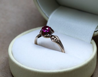 Vintage sterling silver ring, gold plated, made in USSR, period 1970s-1980s.
