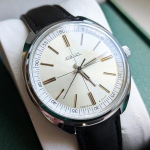 Vintage mechanical watch Raketa Vernissage, made in USSR, 1970s. Vintage mens watch, dress watch, casual watch, wedding gift