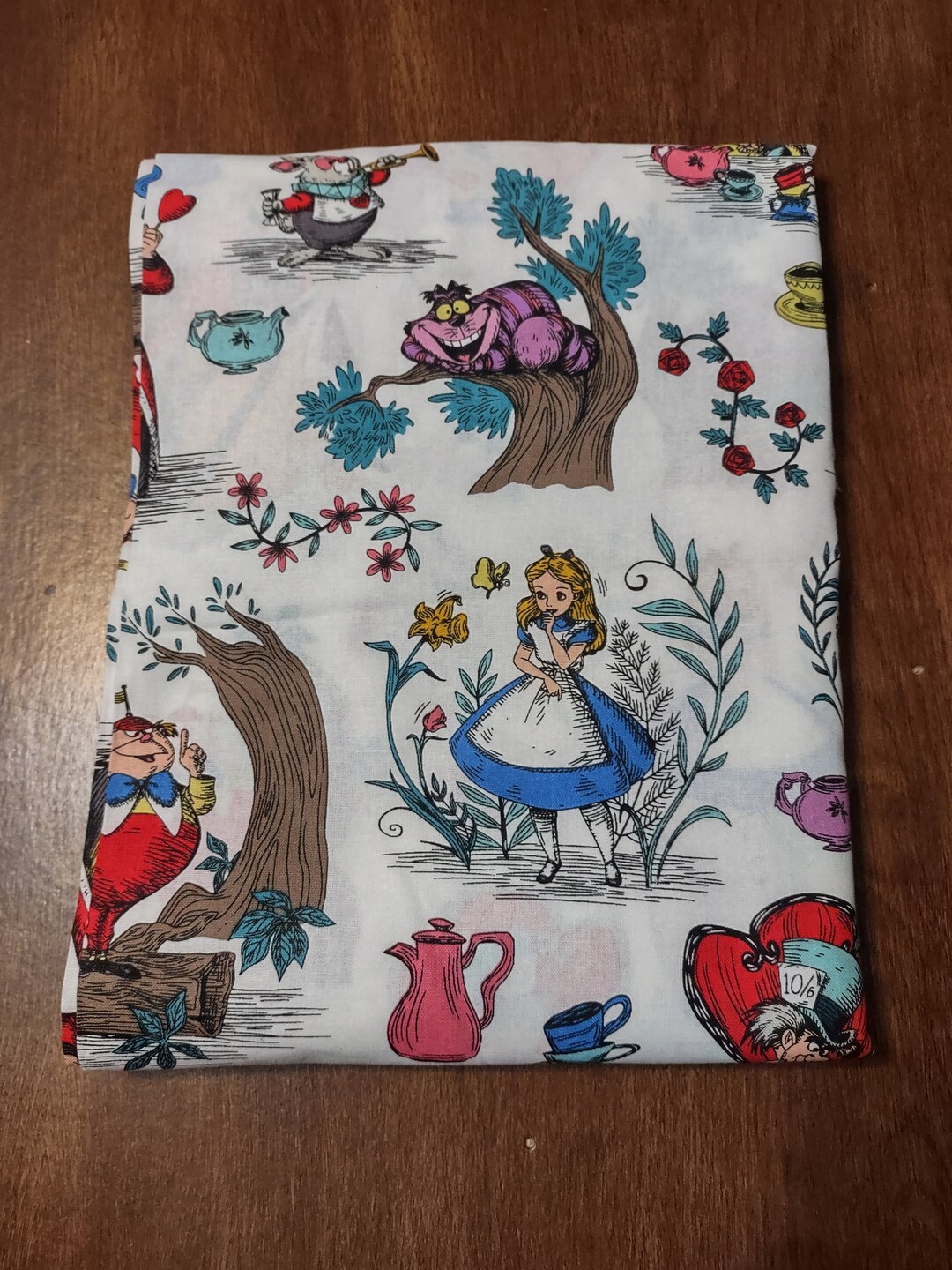 Alice in Wonderland Queen of Hearts Padded Book Sleeve With Closure - Etsy