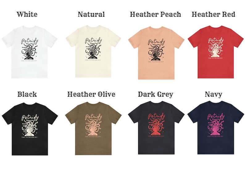 K&ouml;nnte beinhalten: Ein Set aus zehn T-Shirts in verschiedenen Farben mit einem Motiv einer Medusa-&auml;hnlichen Figur und dem Text "Petrify The Patriarchy" auf der Vorderseite.
