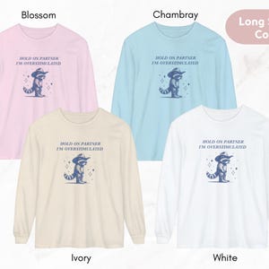 Festhalten Partner Im Overstimulated Shirt Festhalten I'm Overstimulated Era Weird Stuff Lustiges Waschbär-Shirt Adhd-Shirt Lustiges Western-Shirt Gen Z Bild 5