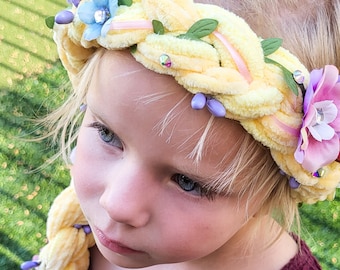 Lilfrenchtwist- frenchtwist- princess twist- SunFlower Halo- Blonde hair with flowers- little girl hair- princess wigs- princess costume