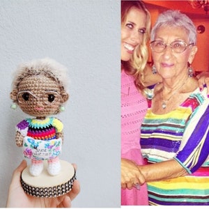 Muñeca de ganchillo personalizada, muñeca de aspecto similar, muñeca de ganchillo personalizada, muñeca de ganchillo Amigurumi, muñeca de retrato, muñeca Mini Me, muñeca de imagen