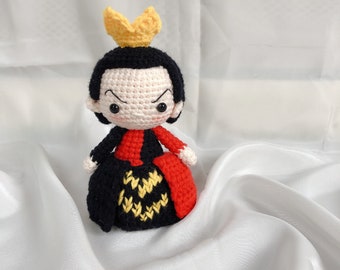 Amigurumi Queen of Hearts, Crochet Queen of Hearts, Queen of Hearts Doll, Cruella De Vil Doll, Grimhilde Doll, Evil Queen Doll, Ursula Doll